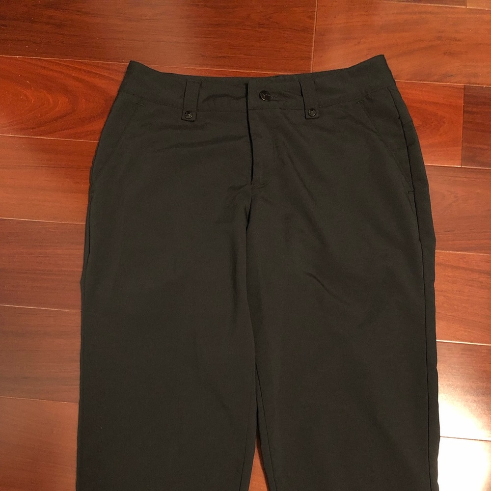 Under Armour black capris